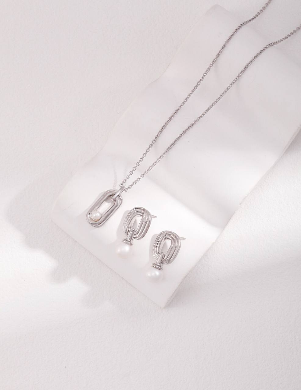 Möbius Pure Silver Pearl Necklace