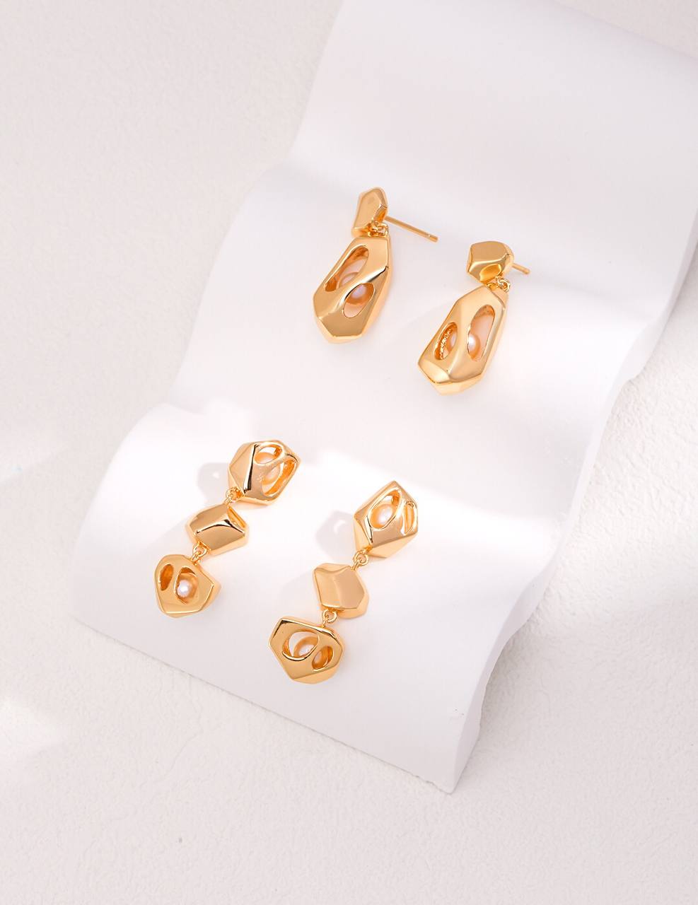 Boucles d'oreilles à perles en argent sterling à motif géométrique creux