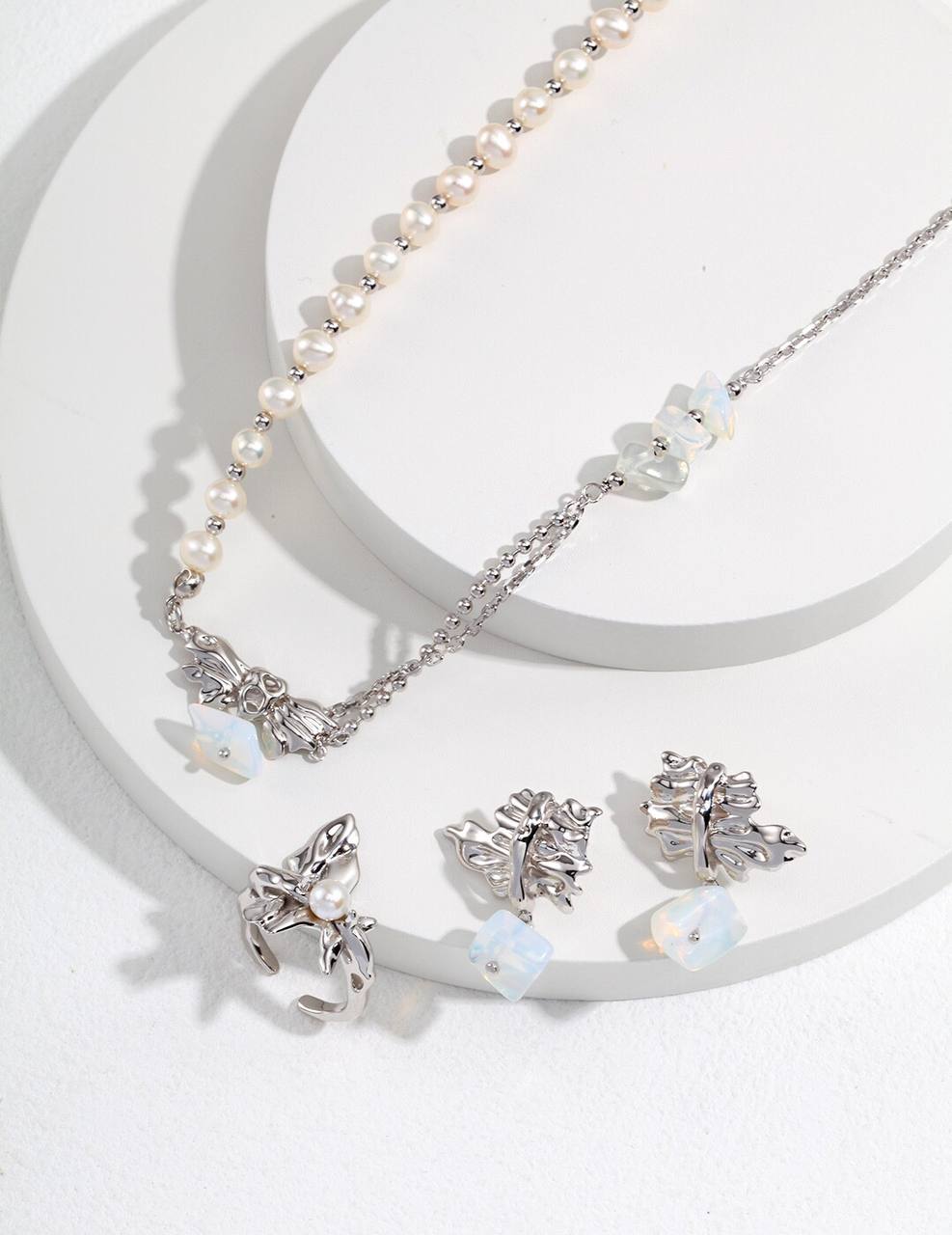 Collar de perlas de plata esterlina con ópalo - Serie de diseño de pliegues irregulares